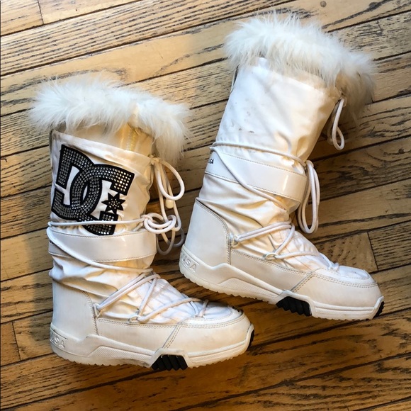 dc moon boots